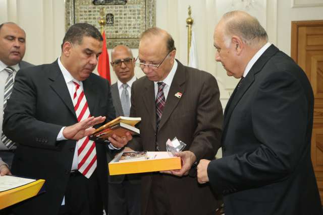 محافظ القاهرة يدعم مستشفى السرطان