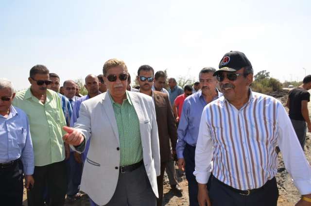 اللواء يس طاهر محافظ الإسماعيلية اثناء زيارته الميدانية