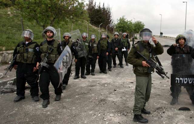 الاحتلال الإسرائيلي يقمع مظاهرة سلمية تناهض الاستيطان ببلعين