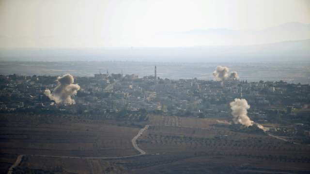 الطيران الصهيوني يقصف مبنى سكني بالقنيطرة السورية