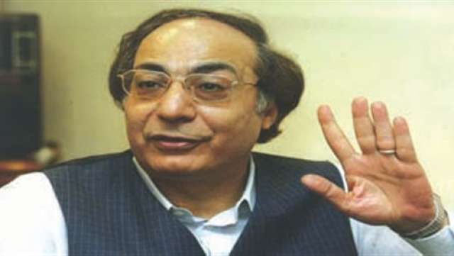 الشاعر والاعلامي عمر بطيشة