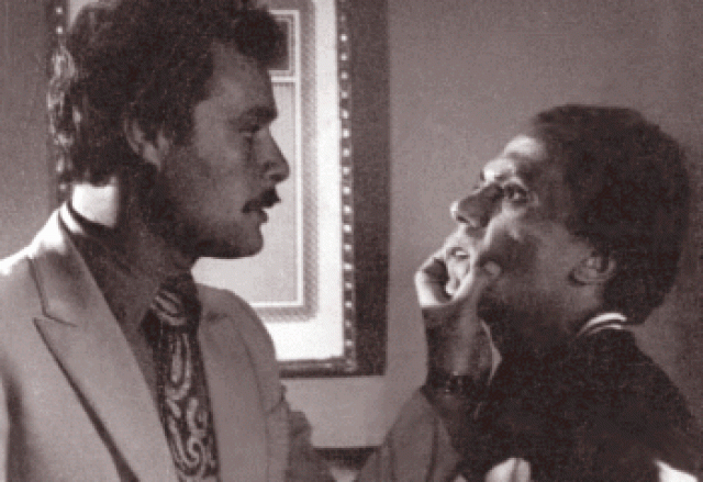 مشهد من فيلم المشبوه