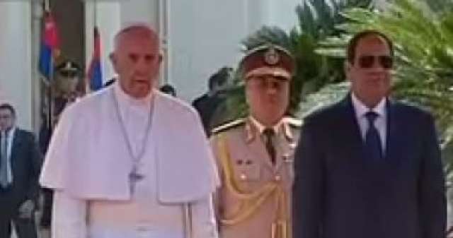 بالفيديو.. بابا الفاتيكان يصل الاتحادية.. ومراسم رسمية في استقباله