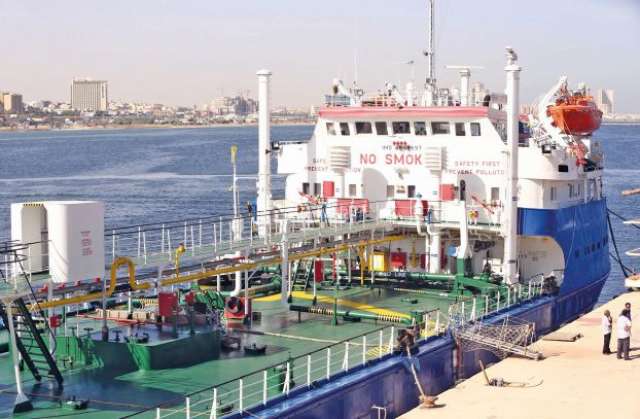 ناقلة نفط ارشيفية