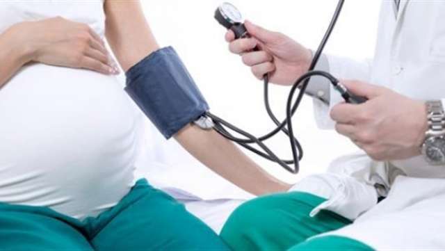 دراسة: ضغط الدم المرتفع أثناء الحمل قد يزيد مخاطر إصابة الطفل بالبدانة