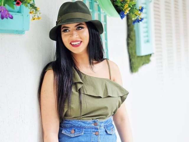 كارولين عزمى