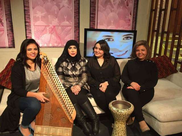 بسمة الهجرسي وشقيقتها