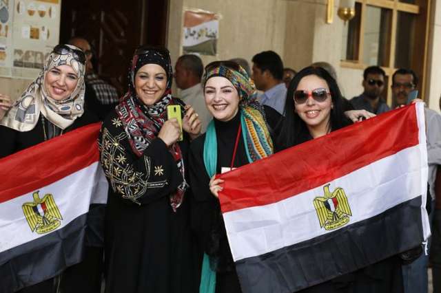 المصريون في السعودية ينتخبون «السيسي» على أنغام «تسلم الأيادي»