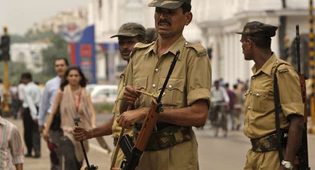 «الشرطة الهندية» تحتجز  محتجين بالقرب من منزل «رئيس الوزراء»