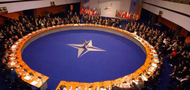 قوات الناتو العسكرية تقيم قنوات اتصال مع روسيا