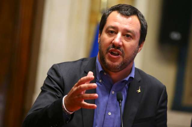 زعيم الرابطة اليمينية الإيطالية يرفض الحديث عن إقالة الرئيس