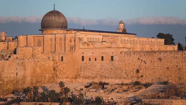 «أوقاف القدس» تحذر الكيان الصهيوني من المساس بالمسجد الأقصى