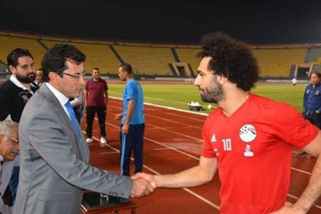 وزير الشباب والرياضة يشهد مران المنتخب