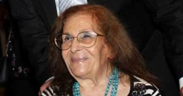 الفنانة سكينة محمد علي أحد رواد ديكور المسرح