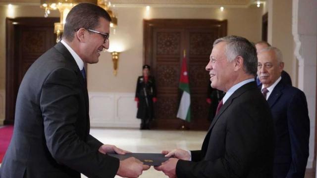 سفير مصر الجديد لدى الأردن يُقدم أوراق اعتماده لجلالة الملك عبد الله الثاني