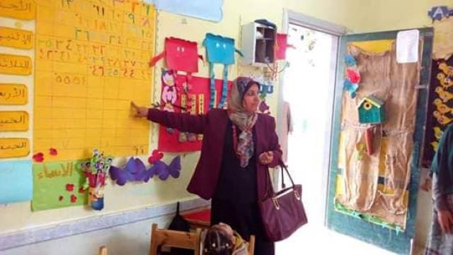 فاطمة اﻷحمر فى زيارة لرياض الأطفال