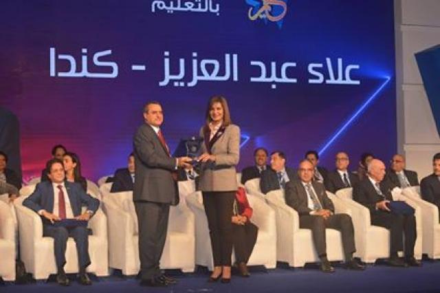  تكريم علماء مؤتمرمصر تستطيع بالتعليم