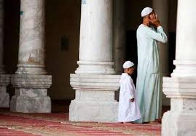 الصلاة في جماعة مع الأطفال دون سن التكليف