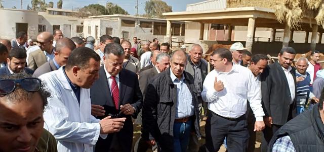 وزير الزراعة يختتم جولته في بني سويف بزيارة محطة الإنتاج الحيواني