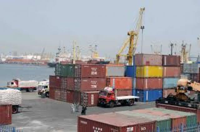 فتح بوغاز مينائي الإسكندرية والدخيلة بعد تحسن الأحوال الجومائية