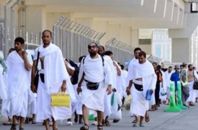 ارتداء حقيبة الظَّهر فوق لبس الإحرام ؟