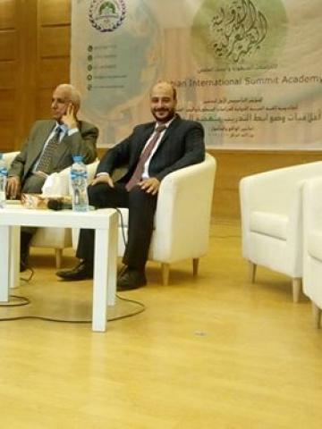 الدكتور محمد حمزة رئيس أكاديمية القمة العربية