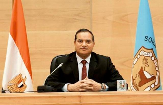 الدكتور احمد عزيز رئيس جامعة سوهاج