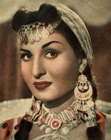 الفنانه الجميله نعيمة عاكف 