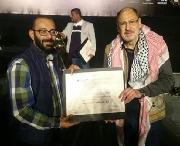 تكريم الشاعر أحمد سمك رمز فنون القاهرة بمهرجان الطبول الدولى