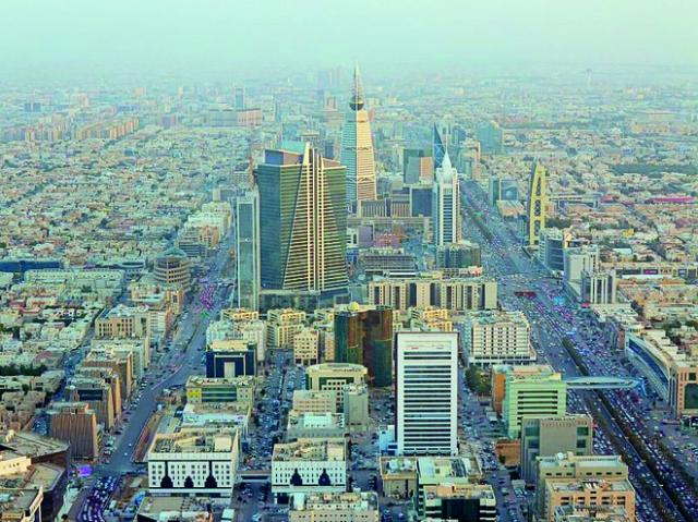 السعودية :وكالات عالمية تشيد بالإصلاحات المالية وارتفاع الإيرادات غير النفطية
