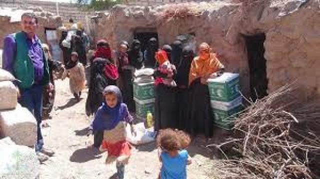 مركز الملك سلمان للإغاثة يوزع 140 سلة غذائية على النازحين والمتضررين باليمن و898 سلة غذائية على اللاجئين السوريين في الأردن