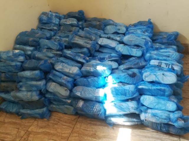 محاولة سائق لتهريب قرابة 300 حذاء رياضى