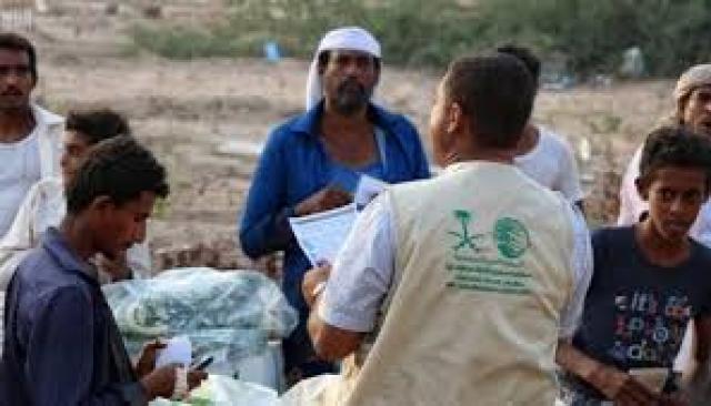 «مركز الملك سلمان للإغاثة» يوزع مواد إيوائية في عدن و200 طن تمور بجيبوتي
