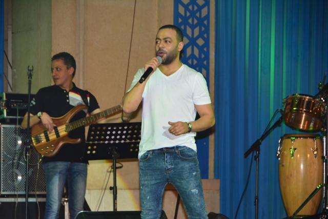 تامر عاشور