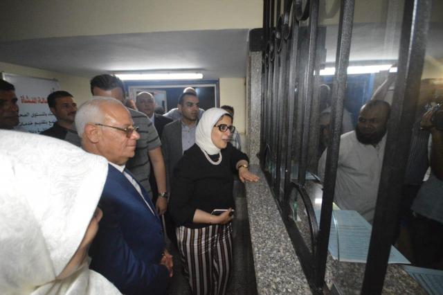 وزيرة الصحة تتفقد وحدة صحة العرب وتتابع تسجيل الأسر بالمنظومة الجديدة ببورسعيد