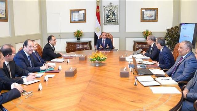 الرئيس السيسي خلال إحتماعه بالوزراء