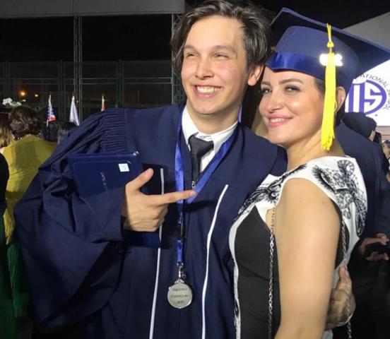 ريهام عبدالغفور تحتفل بتخرج ابنها