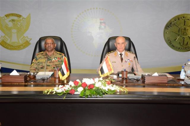 رئيس أركان القوات المسلحة يلتقى نظيره السوداني بالقاهرة