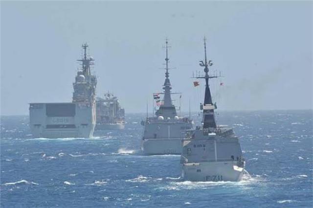 القوات البحرية المصرية والفرنسية تنفذان تدريب بحري عابر بالبحر المتوسط