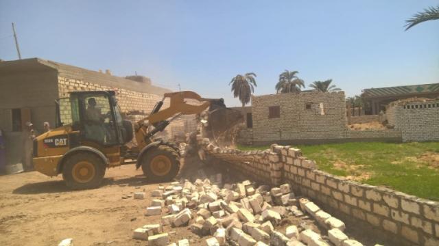 إزالة التعديات الواقعة على أملاك الدولة والأراضى الزراعية