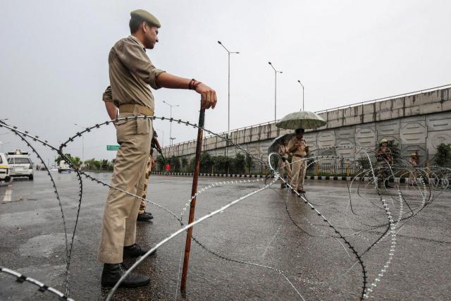 الهند تتهم باكستان بمساعدة نشطاء لدخول القسم الهندي من كشمير