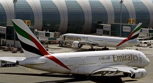 مطار أبوظبي الدولي يستقبل الحجاج الإماراتيين بالورود