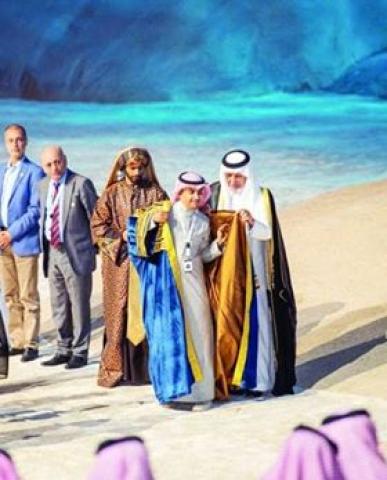 خالد الفيصل يتوج إبراهيم يعقوب بلقب شاعر عكاظ