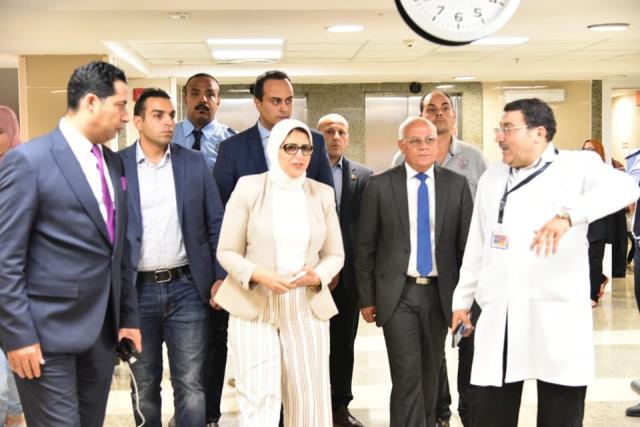 وزيرة الصحة تتفقد مستشفيي السلام ورمد بورسعيد وتطلع على بروتوكولات علاج المرضى