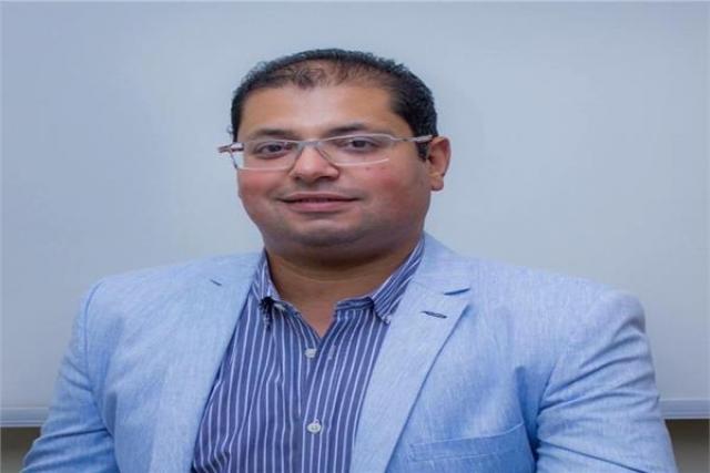 الدكتور أحمد عبدالرازق أستاذ جراحات الكبد