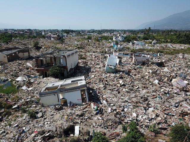 ارتفاع عدد الضحايا جراء زلزال إندونيسيا إلى 123 قتيلا ومصابا