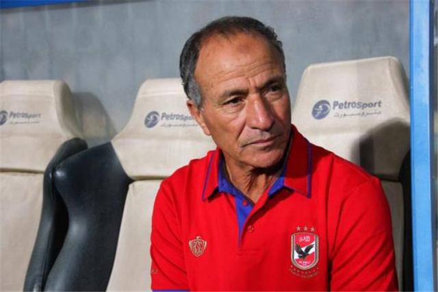 فتحي مبروك رئيس قطاع الاناشئين بالنادي الاهلي