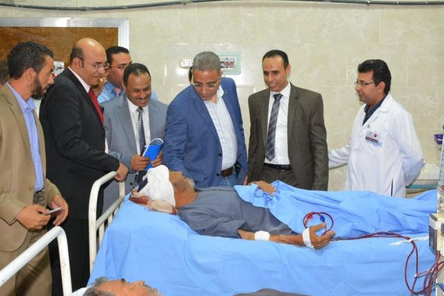 محافظ سوهاج يفتتح وحدة الغسيل الكلوي بمستشفى المنشاة المركزي
