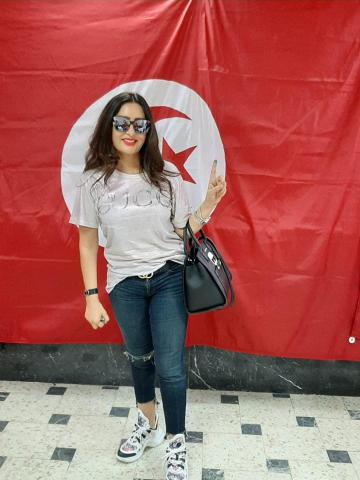 الفنانة لطيفة