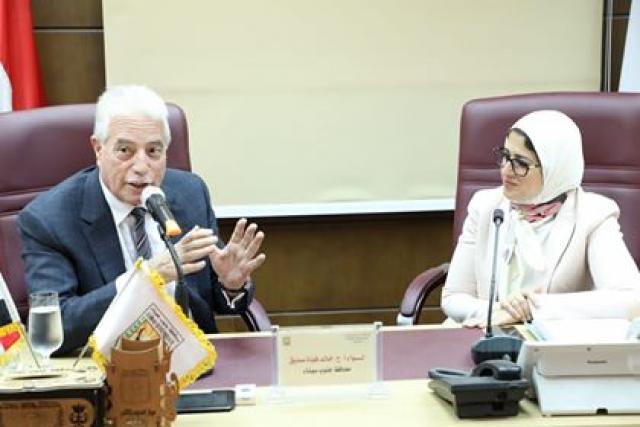 وزيرة الصحة ومحافظ جنوب سيناء يعقدان اجتماعا مع القيادات للوقوف على استعدادات المحافظة لتطبيق المنظومة